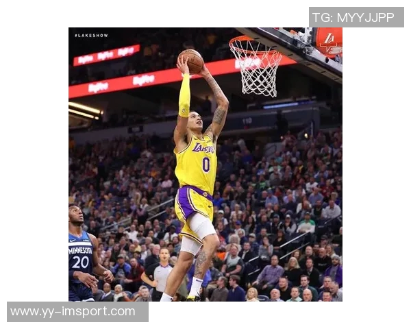 库兹马半场表现抢眼10投6中贡献13分6篮板2助攻并抢下3前场板