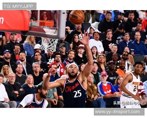 西蒙斯表现出色替补出战半场12中6贡献14分2篮板2助攻次节独得12分